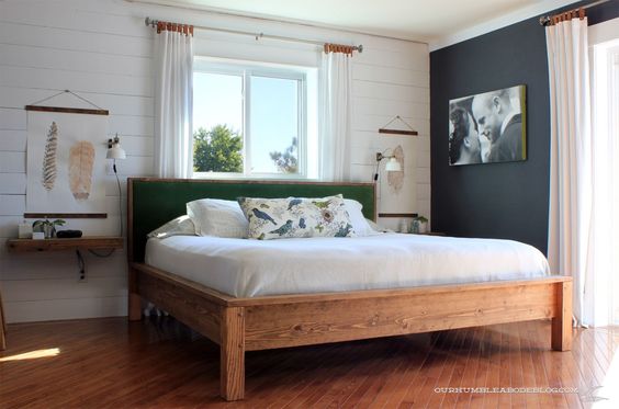 The green on the headboard makes this room