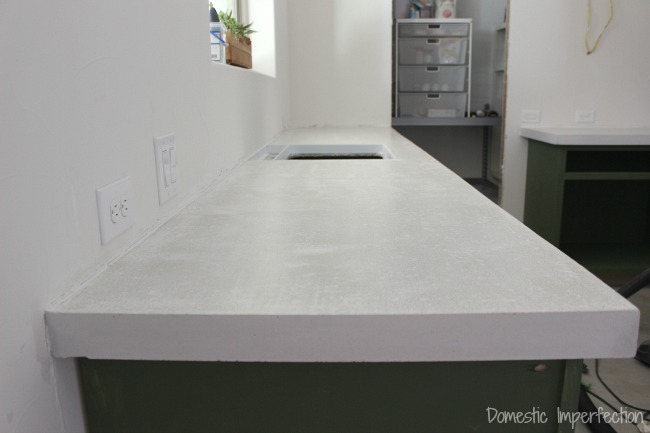 Detailed tutorial on pouring your own concrete countertops