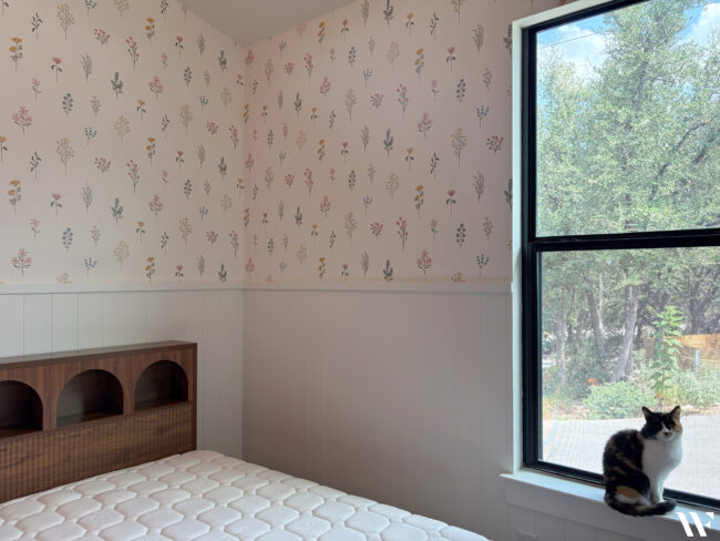 Love vs. Design Wildflower removable pre-pasted wallpaper (glissade)